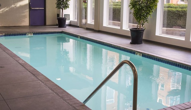 Downtown, 2 BR,WATER VIEW. 98% Walk Score! FREE Pkg-Hot Tub, Pool, weight room in Seattle