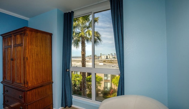 Coastal Beauty: A Beachfront Condo with Spectacular Natural Views! in Oceanside