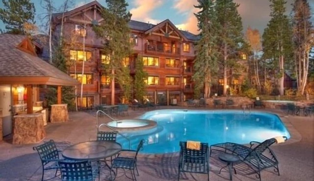 Unbeatable location! 5 Min Walk to Main St