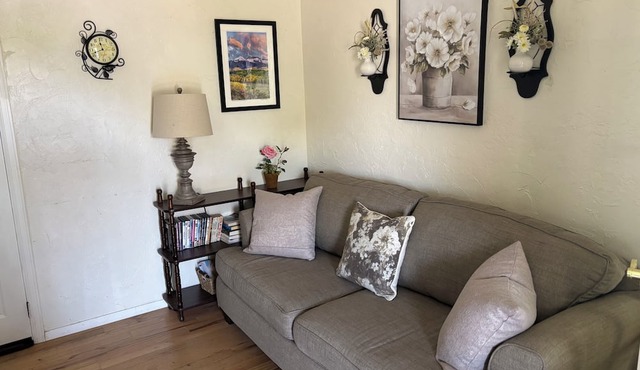 Rose Haven Cottage is a small comfortable home centrally located in Montrose.