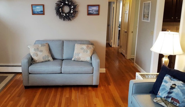 Private POOL, Central air, walk to beach, new kitchen, king MBR