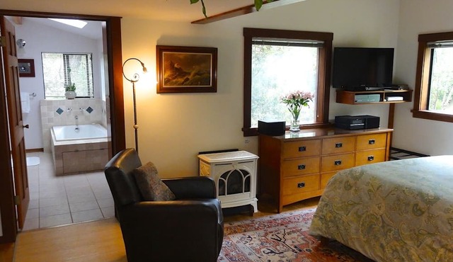 Charming CasparCottage Walk to the Waterfall in Russian Gulch State Park