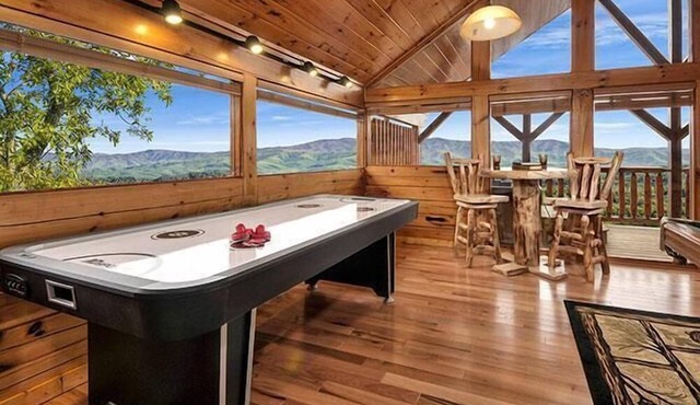 Nestled Inn: Breathtaking Mountain View - Brand New Hot Tub - Luxury Cabin in Sevierville
