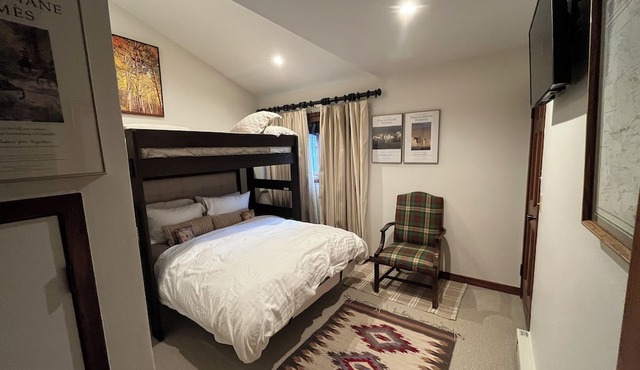 Spacious ski in double condo prime base area location by Mountaineer Square.