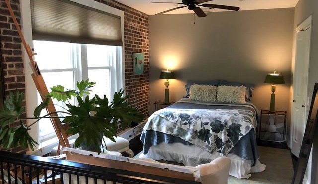 Artists Studio on the Historic Downtown Fayetteville Square!