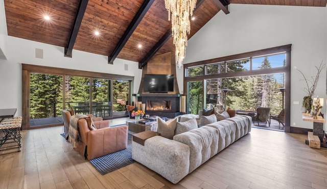 Ski In/Ski Out - Luxury Private 6 Bedroom House - Sleeps 12 in Park City
