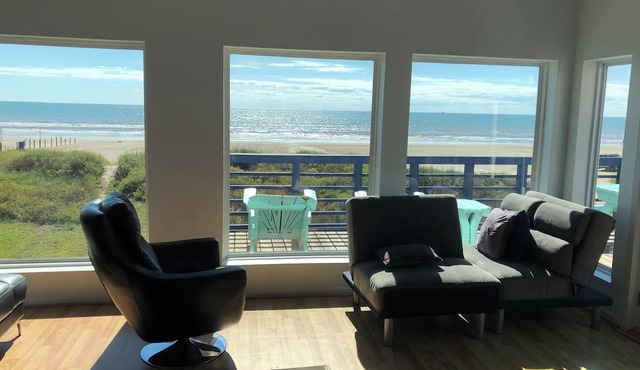 Ocean Front Beach House. Come and Enjoy The Sand, Sea, and Sun in Galveston