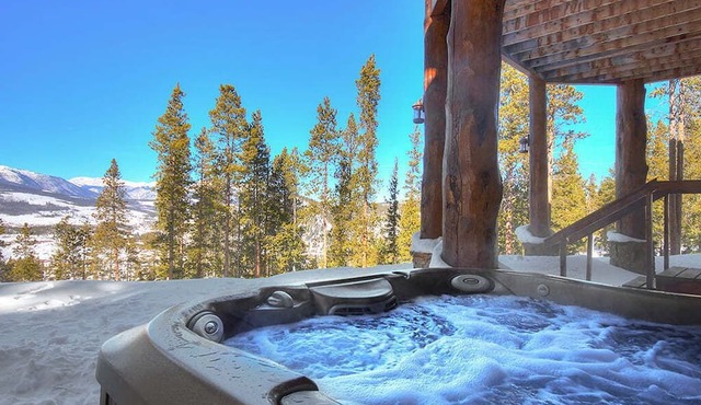 Experience luxury at Ten Mile Estate, stunning mountain views and private hot tub!
