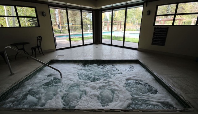 Spacious Luxury Townhome/Pool and Hot Tub Access/Recently Updated