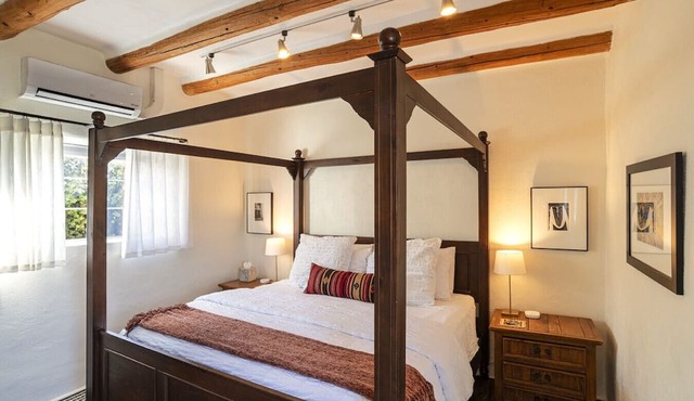 Adobe Casita Downtown - King Bed + Patio * Spacious 450 Sq Ft in Santa Fe