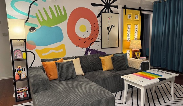 Newly Renovated 80s Secret Time Portal minutes from DIA, Buckley AFB & Shopping