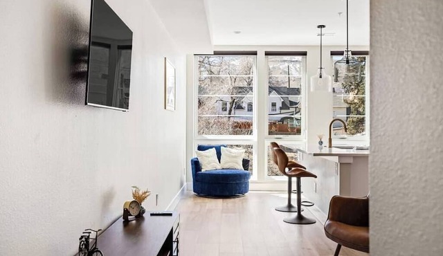 Horseshoe Hideaway, Luxe Studio 1 Block to Main St