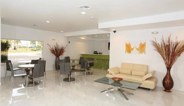 Inviting Space w/2 Queens Near Icon Park - Ideal for Families + Free Breakfast in Orlando
