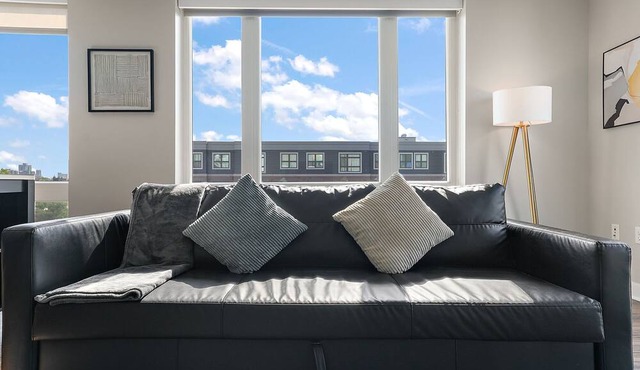 TWO CozySuites in Marquee with pool & gym | 3 Beds