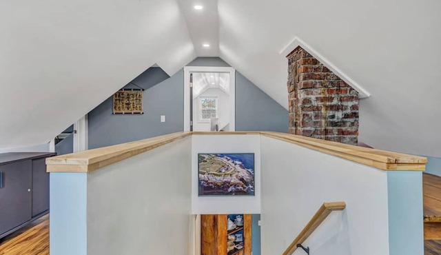 Charming & family friendly, walkable 3-bedroom cottage in Jamestown village