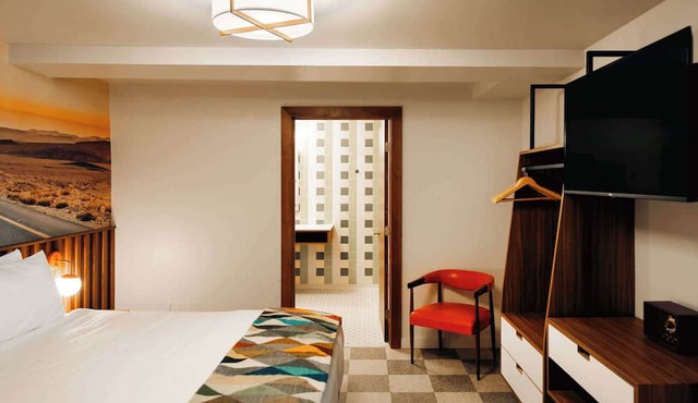 Retro Roadtrip Suite | La Vista Motel | 102