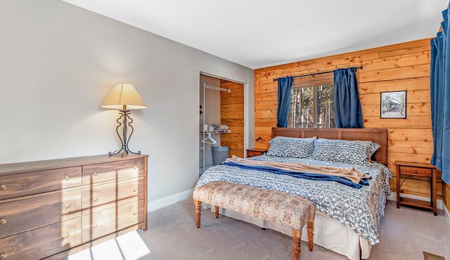 Peaceful 4-bedroom cabin perfect for a relaxing stay in Fraser in Fraser