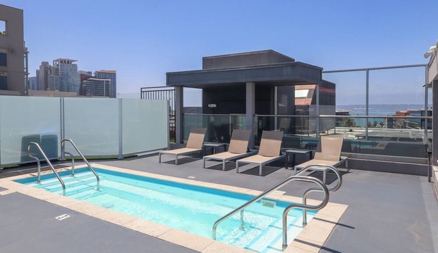 Pet-Friendly Boutique King Room Near County Trolley, Zoo and Harbor Views