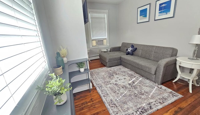 Cozy 1BR Apartment- Walk to Thames