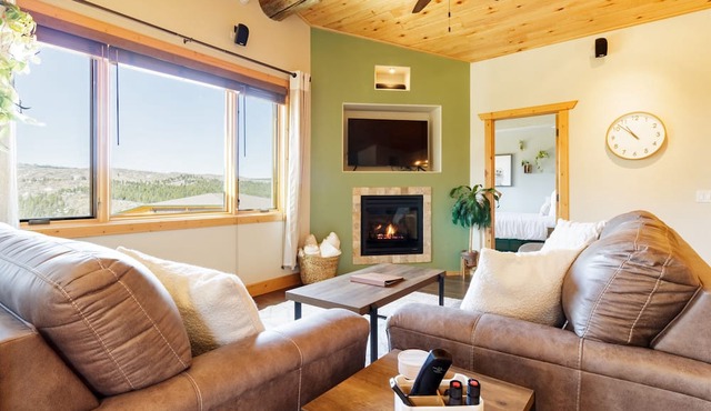 Pikes Peak Ranch - Owl's Perch Cabin