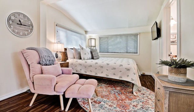 Charming cottage for two in a country setting but close to downtown. in Eureka Springs
