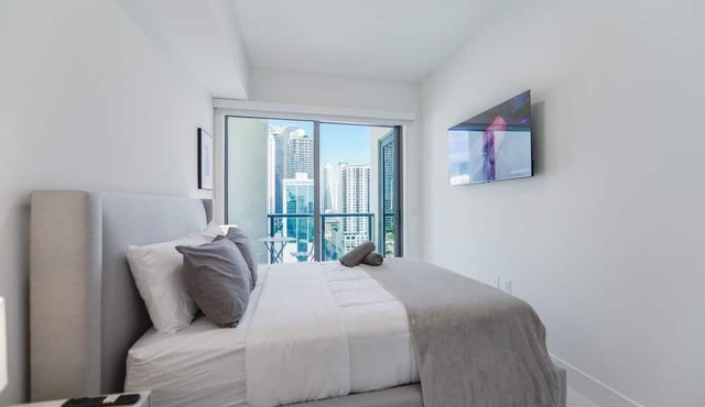 Luxe 2BR | Skyline Views | Walk to Brickell City