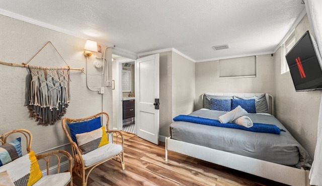 Modern Suite in Denver’s Art District I Walkable