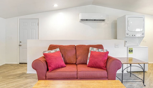 1 Mi to Tennyson St Shops & Eats: Laid-Back Apt