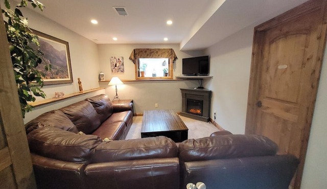 Exclusive 2 Bedroom Garden Level Apartment in Lovely Littleton Colorado!