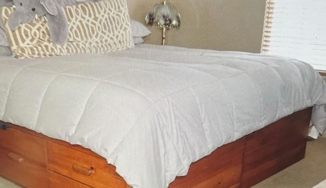 Very nice 4-bedroom house in welcoming Denver with WiFi, AC, fitness room