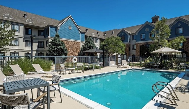 Modern Studio Perfect for Couple Stay w/Outdoor Pool Access