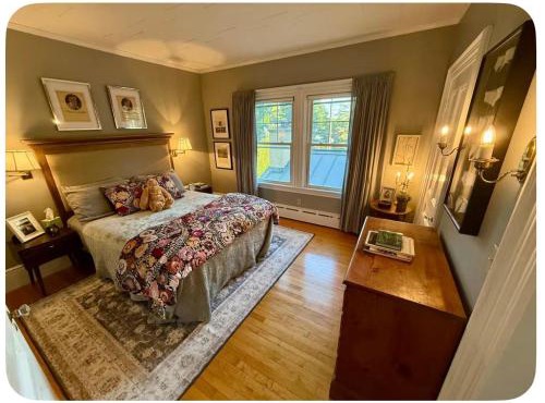 Great Northern Guest House King Suite 4