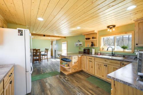 Near Trails & Rio Grande Fishing! Mtn-View Cabin