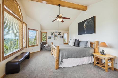 Luxury 5 bedroom Mountain View Lodge in Breckenridge, perfect for 12 guests with stunning views