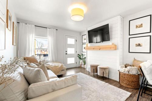 West Denver Radiance I Light & Bright 3BR retreat