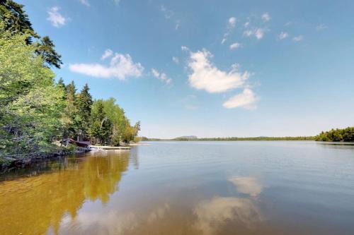 Moosehead Memories - Quiet Dog-Friendly, Dock, & Firepit