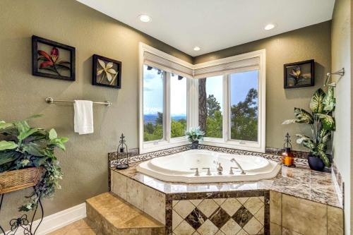 Neal Ranch Massive Secluded Lodge w 360 Views