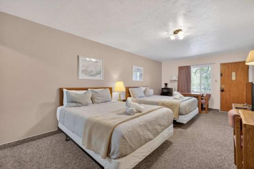Eagle Motel Suite 115