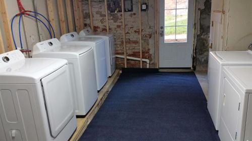Redwood loft at Park Place King bed walk in closet fast WIFI and free coffee