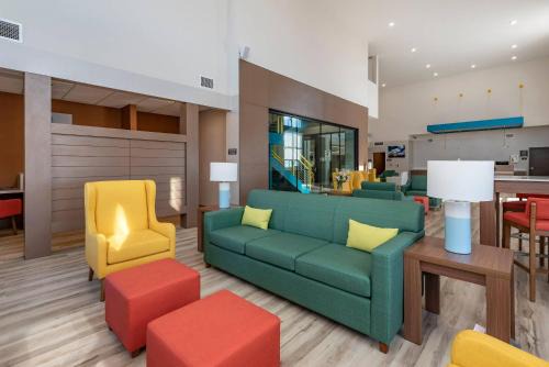 Comfort Suites Colorado Springs East - Medical Center Area