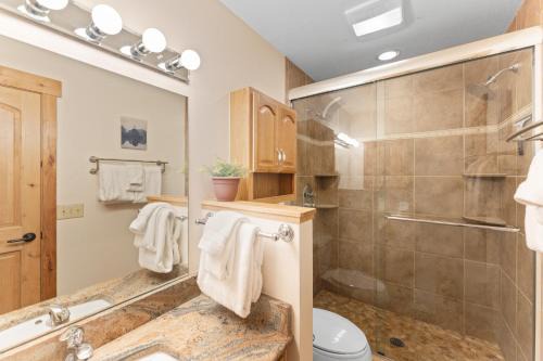 241 North Side Circle Unit A : 2