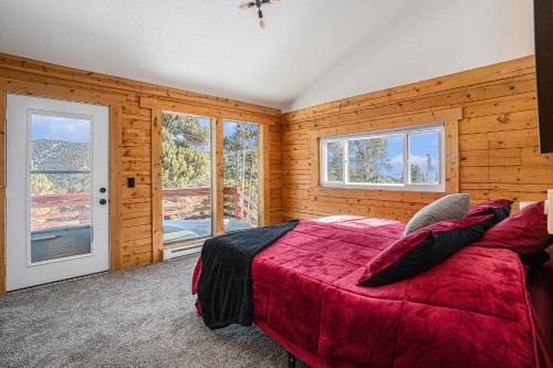 Cozy Mountain Cabin with Stunning Views