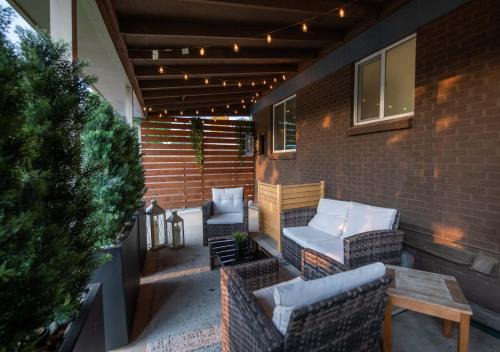 Modern 4BR Retreat Private Yard - 10 Min to DEN