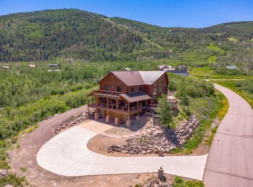 Ski and Ride Mountain Haus - Hot Tub, Fire Pit, Game Room & Deck