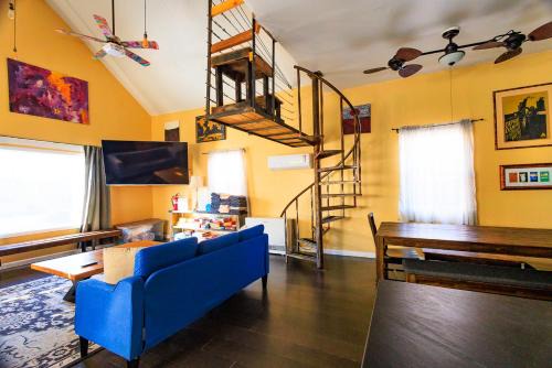 Denver Oasis 5BR Home with Hot Tub, Sleeps 16