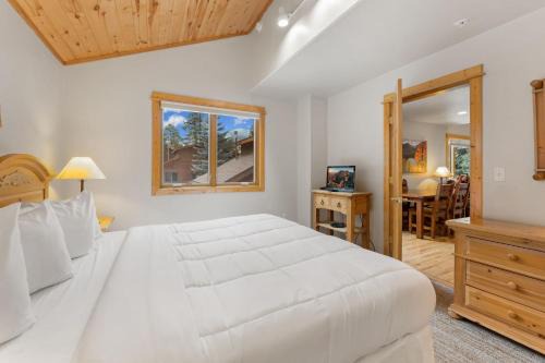 Bugle Pointe A12 by Estes Park Condos
